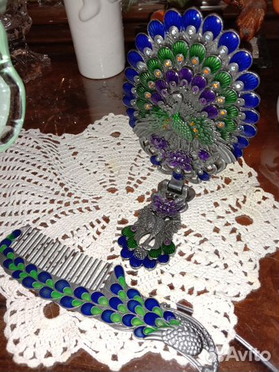 Зеркало и расческа