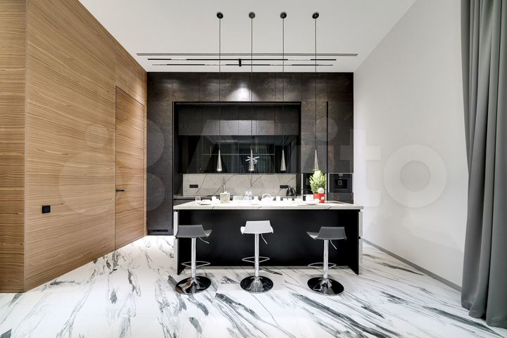 Дом 920 м² на участке 30 сот.