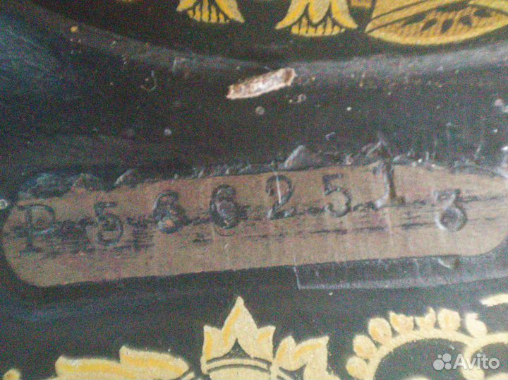 Старая ручная швейная машинка 