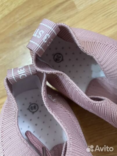 Кроссовки женские новые