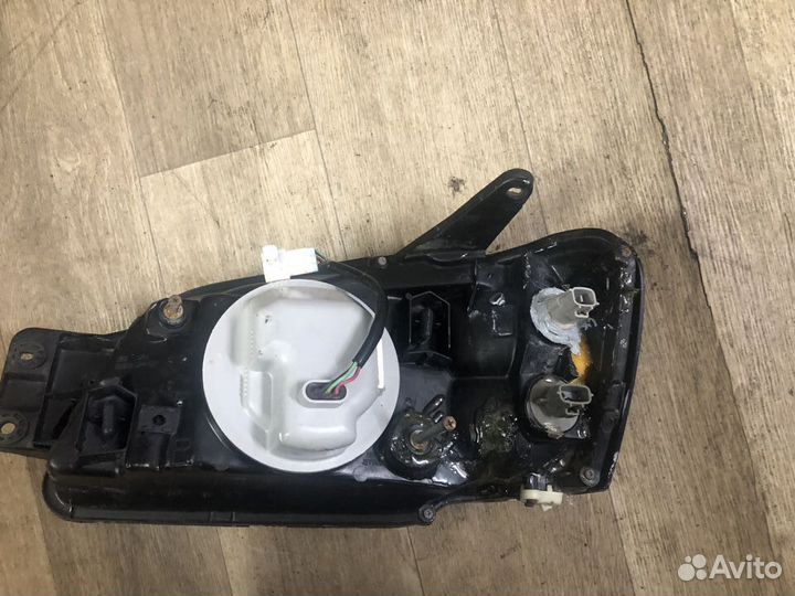 Фара Subaru legacy BH5, правая