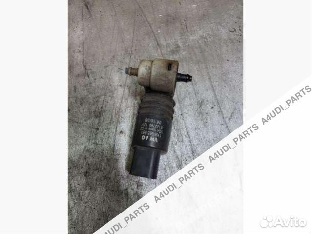 Насос (моторчик) омывателя стекла Audi A4 1K695565