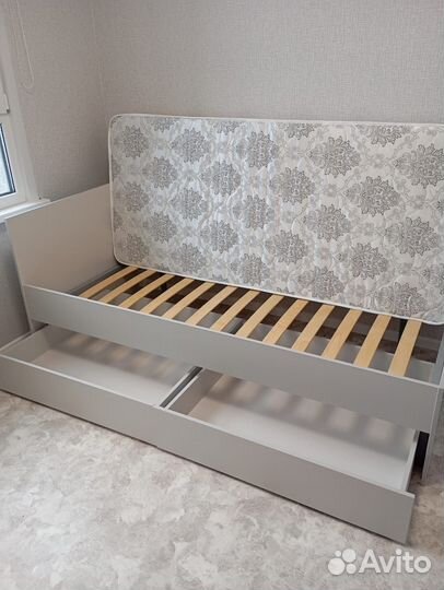 Кровать односпальная с матрасом новая