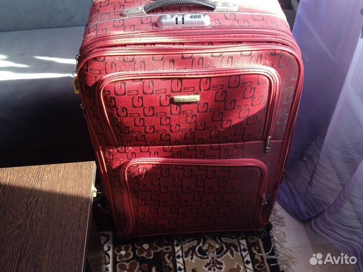 Чемодан на колесах большой