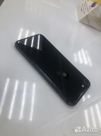 Телефон iPhone 8 64 gb