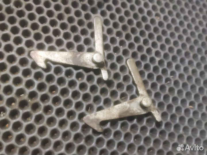 Крючки фиксации капота Иж