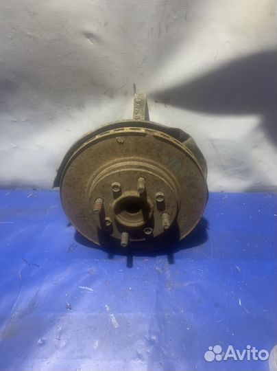 Кулак поворотный левый hyundai lantra j2