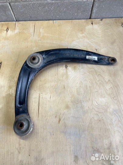 Рычаг подвески передний правый Peugeot 308