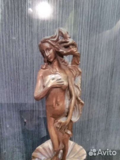 Статуэтка бронзовая,девушка на лилии