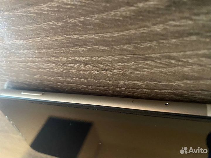 Телефон iPhone 11