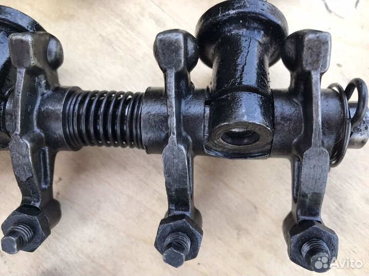 Ось коромысел Москвич 408. Новый