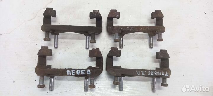 Скоба суппорта передняя Renault Fluence Megane 3