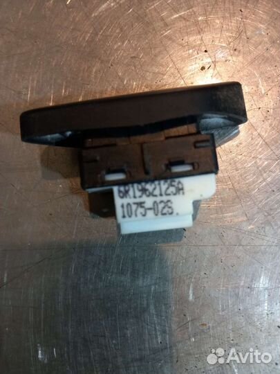 Кнопка центрального замка VW Polo