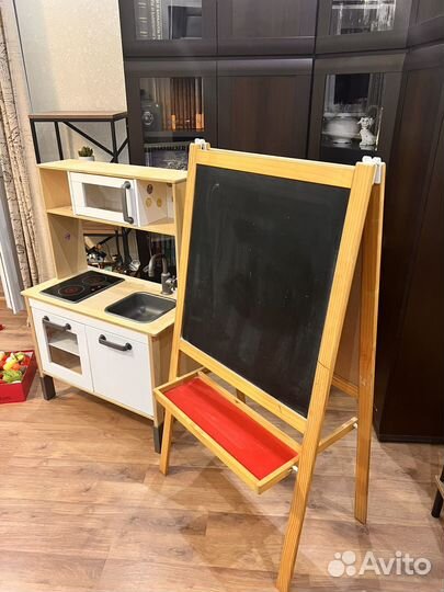 Кухня и мольберт IKEA (а также посуда и продукты)