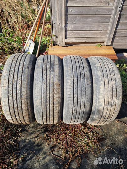 Roadstone N'Fera AU5 215/60 R16