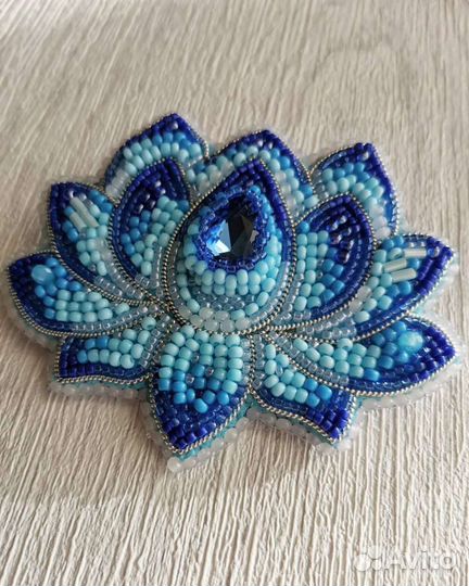 Брошь из бисера