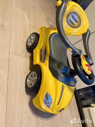 Детская машинка каталка с ручкой