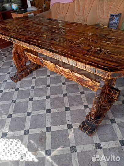 Стол из дерева