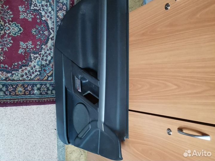 Обшивка водительской двери