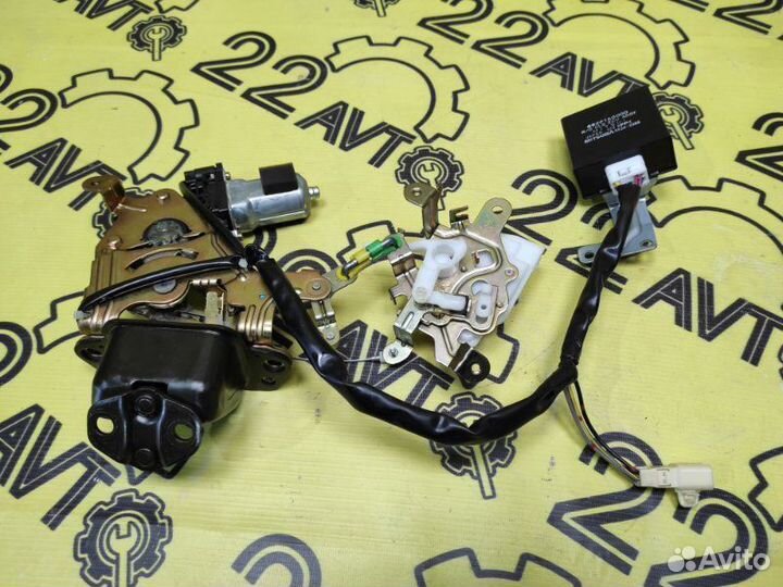 Доводчик двери багажника Subaru Legacy BPE EZ30D