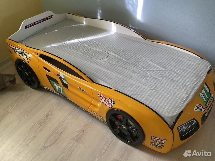 Детская кровать машина