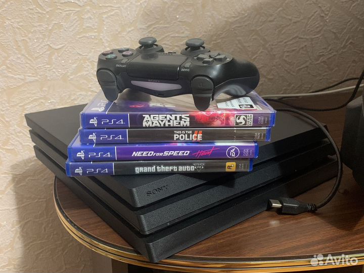 Sony playstation 4 PS4 pro 1tb + 4 игры на дисках