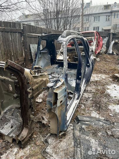 Кузов Рено Дастер по частям