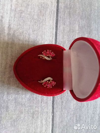 Золотые серьги