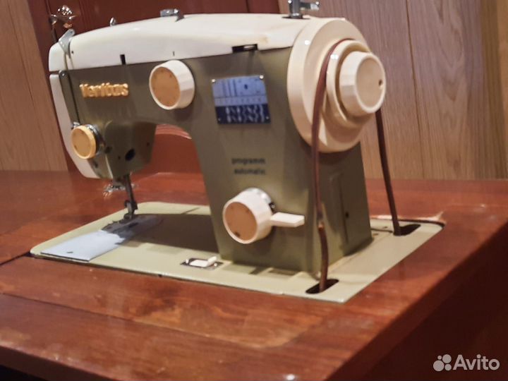 Швейная машина veritas