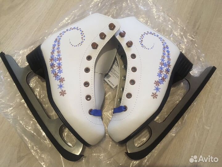 Коньки фигурные новые novus р-р 30