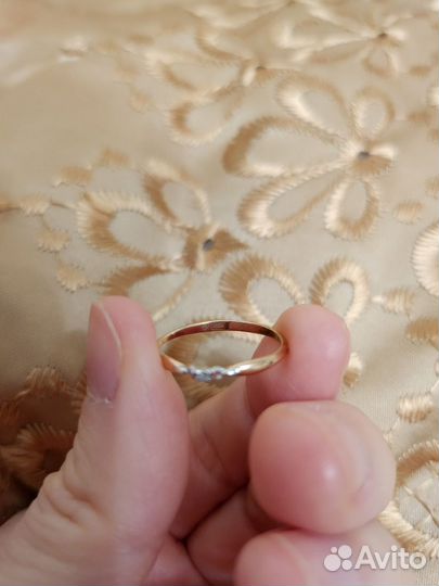 Золотое кольцо с бриллиантом розовое золото