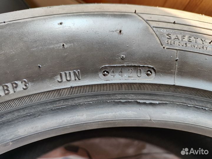 Maxtrek Maximus M1 255/50 R19 107