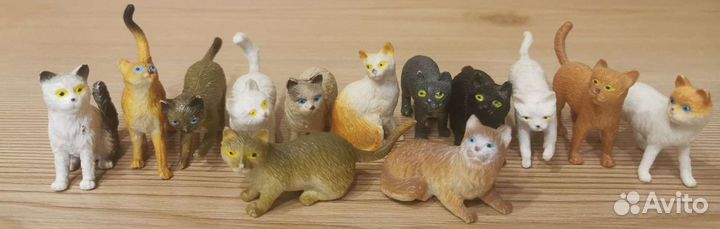 Коллекция игрушечных собак и кошек