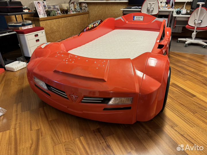 Детская кровать в виде машины