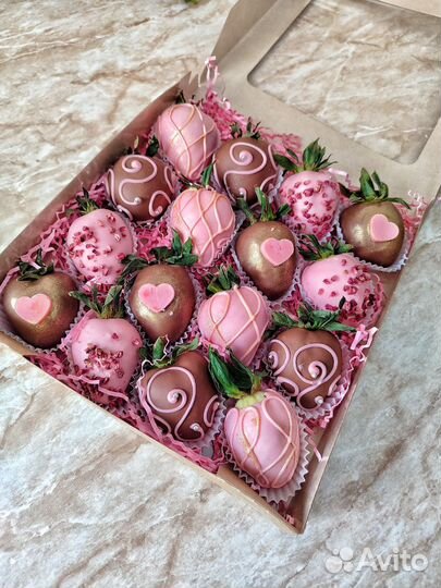 Клубника в шоколаде подарок цветы 8 марта