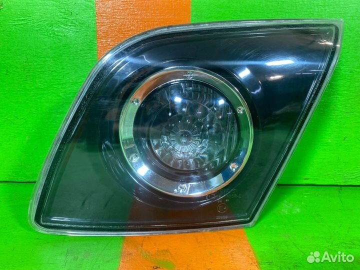 Фонарь в крышку багажника левый Mazda 3 BK хэтчбек