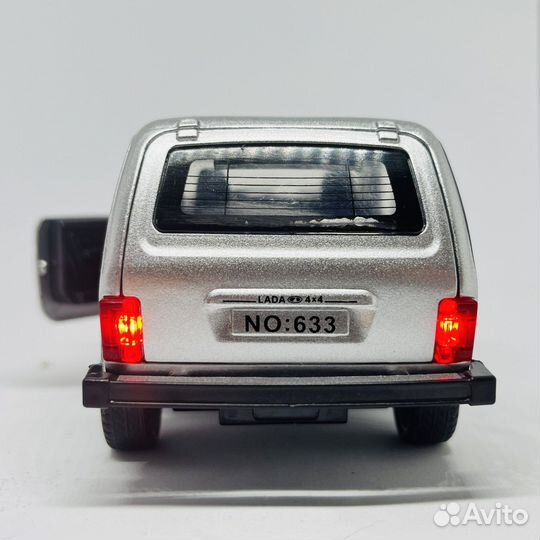 Модель автомобиля Нива 1:32