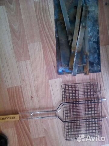 Мангал с решеткой и углями