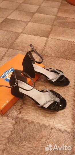 Босоножки для девочки 35 размер новые