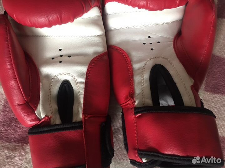 Боксерские перчатки