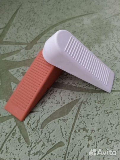 Стопор-фиксатор для двери