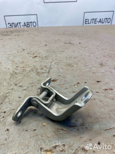 Петля двери задняя правая Kia Rio 3 1.4 2016