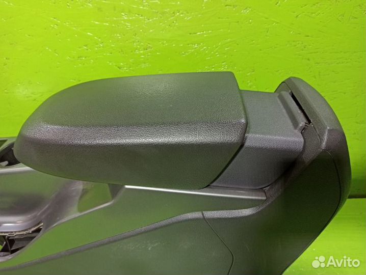 Центральная консоль с подлокотником Ford Kuga 2