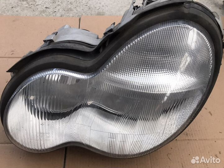 Фара передняя левая Mercedes W203 (2968)