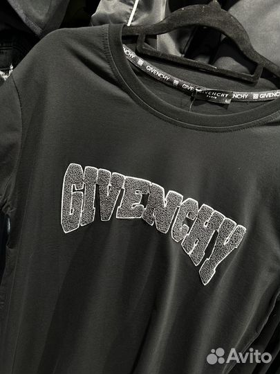 Футболка givenchy