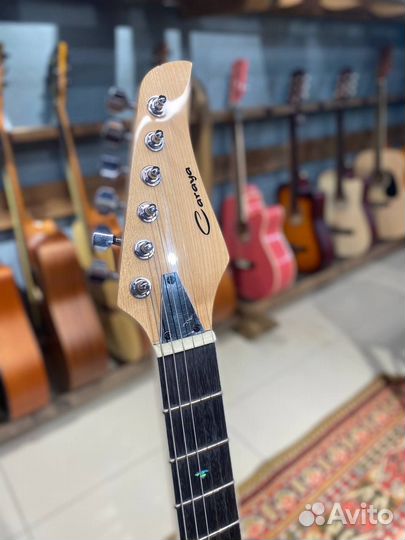 Электрогитара Caraya E226N