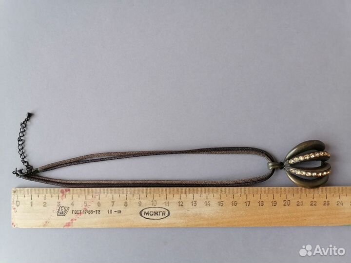 Женская подвеска кожаная с кулоном