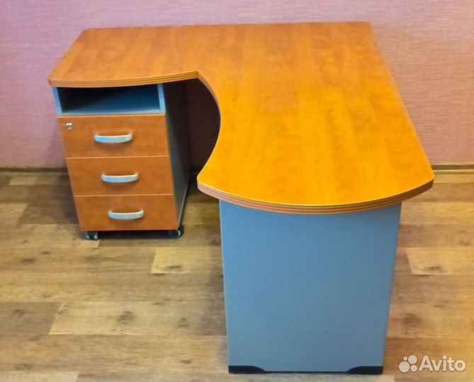 Письменный стол с тумбой б/у
