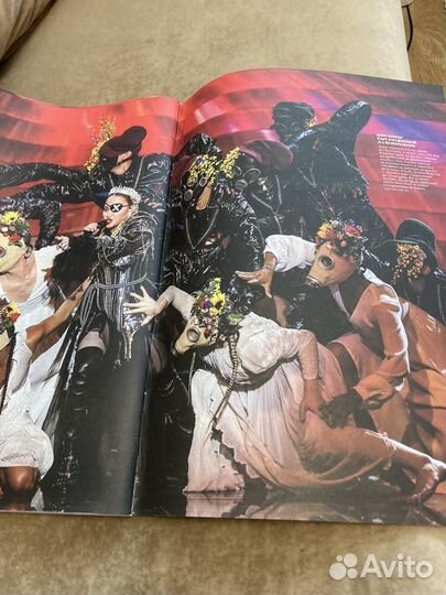 Журнал Légende о Мадонне