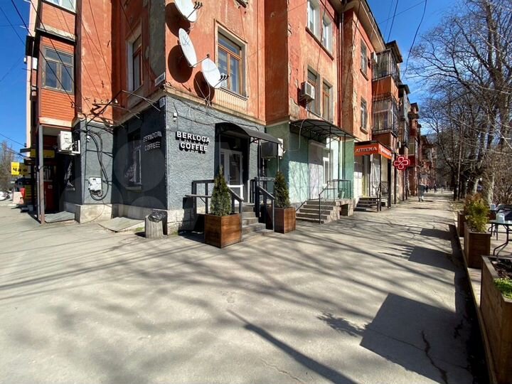 2-к. квартира, 53 м², 1/3 эт.